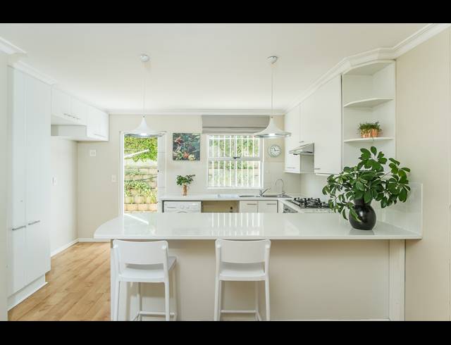 3 BEDROOM TOWNHOUSE FOR SALE IN VREDEHOEK